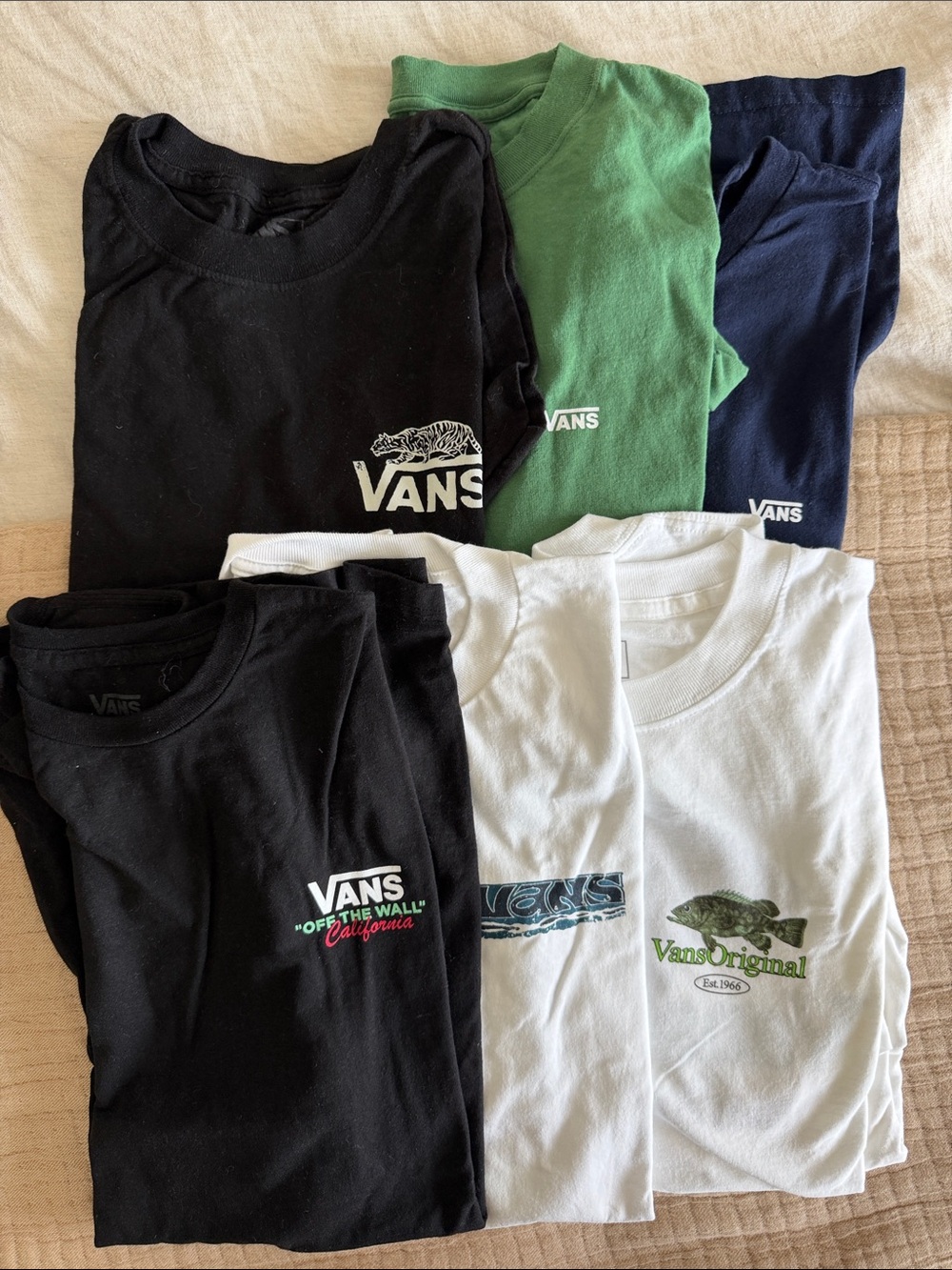 Bundle of 6 Vans Short-Sleeve Logo Tees in Black, White, Green, Navy - size L